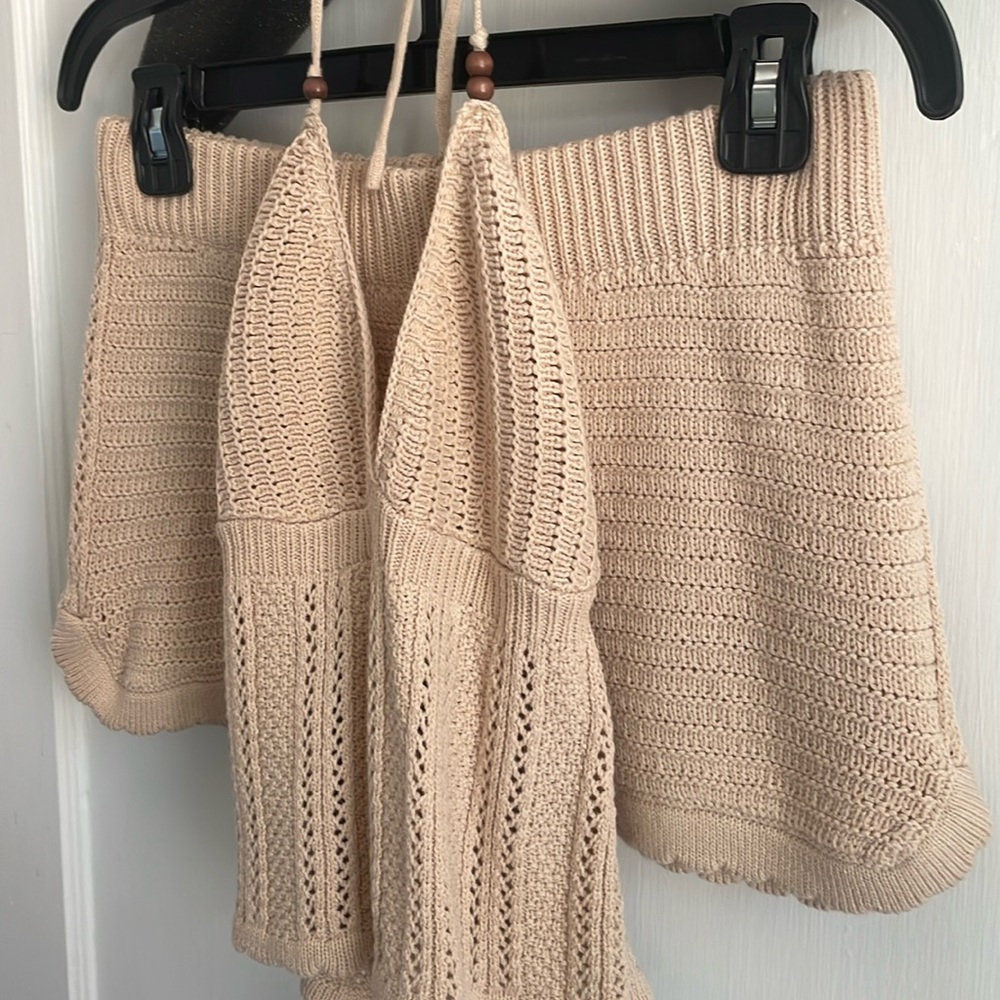 Pink Rose knitted set in color Sand Stone.